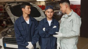 外国人労働者、受け入れるのメリットとは?受け入れ制度や流れについて