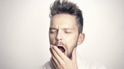 リンゲルマン効果とは?具体例や原因、対策方法、傍観者効果との違いについても解説!