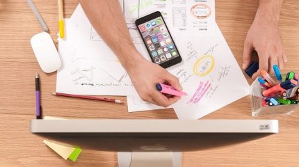 デザイン思考とは何か?プロセスや押さえておきたいポイント、フレームワーク、企業事例について解説!