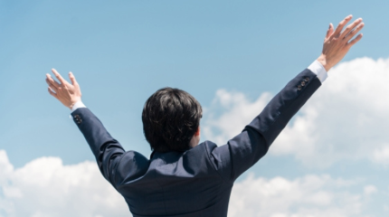 【人事担当者向け】リベンジ退職とは？若手・新入社員の離職を防ぐ原因分析と具体的な対策を徹底解説